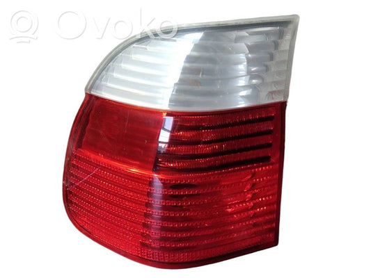 Aizmugurējais lukturis virsbūvē