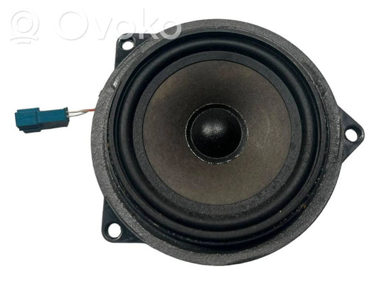 Speaker(s) in front door