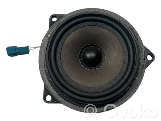 Skaļrunis (-i) priekšējās durvīs