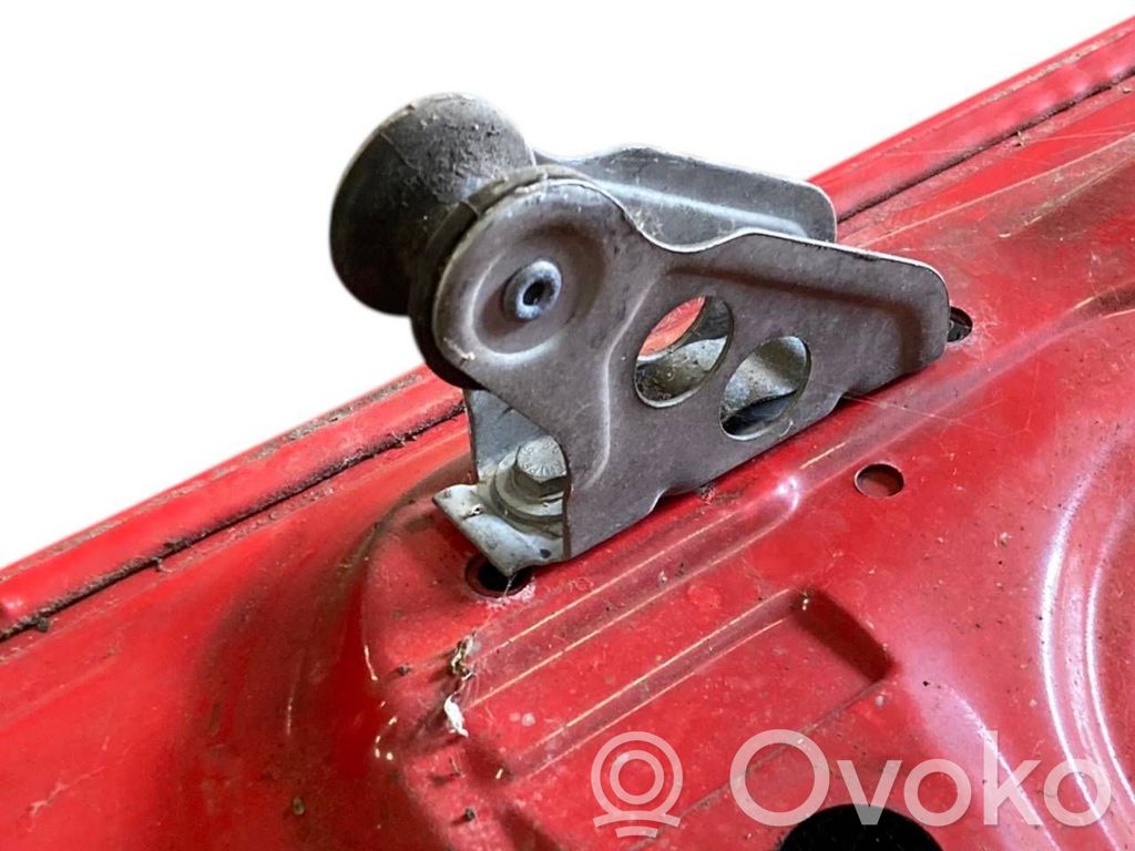 Dzinēja pārsegs (vāks)