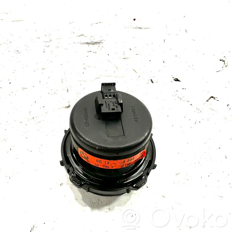 Твитер(ы) в передней двери