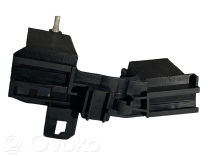 Steering axle trim
