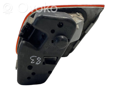 Aizmugurējais lukturis pārsegā