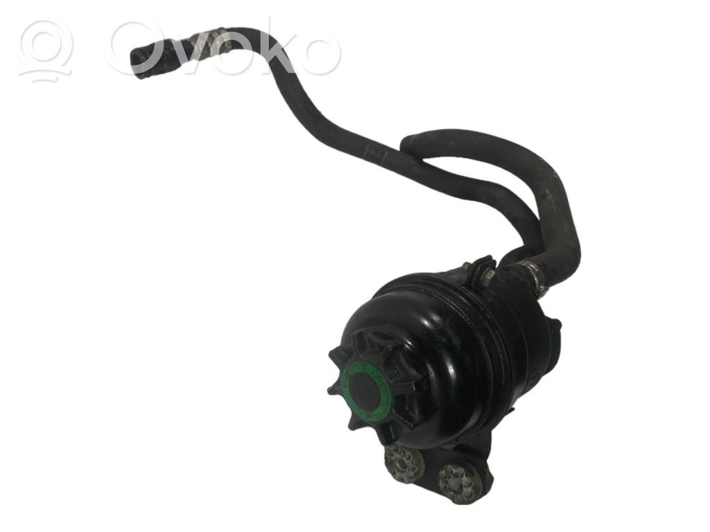 Stūres pastiprinātāja šķidruma tvertne