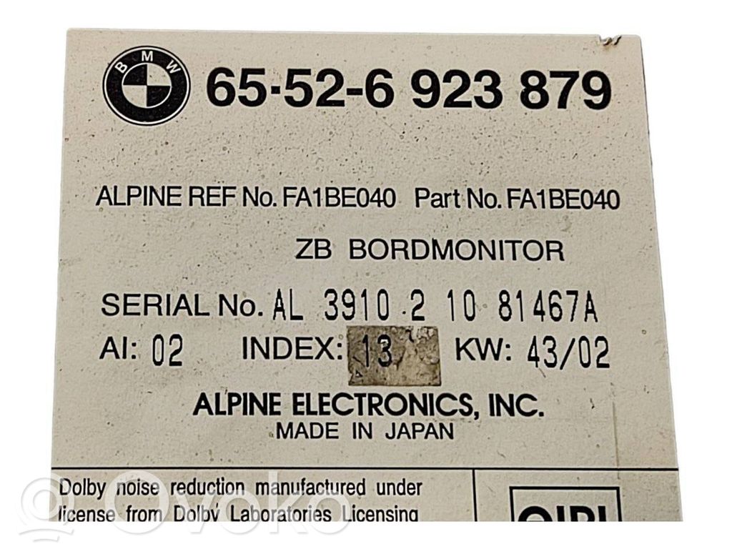 Radio / CD/DVD atskaņotājs / navigācija