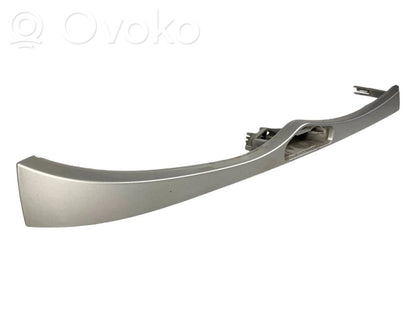 Priekšējā luktura dekoratīvā apdare