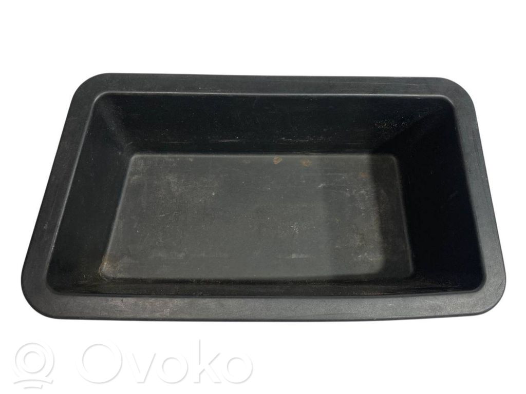 Trunk storage compartment