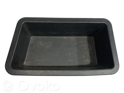 Trunk storage compartment