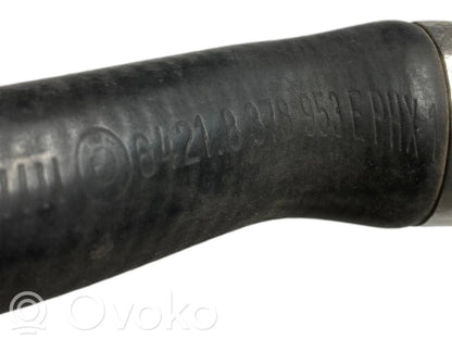 Caurulīte (-es) / šļūtene (-es)