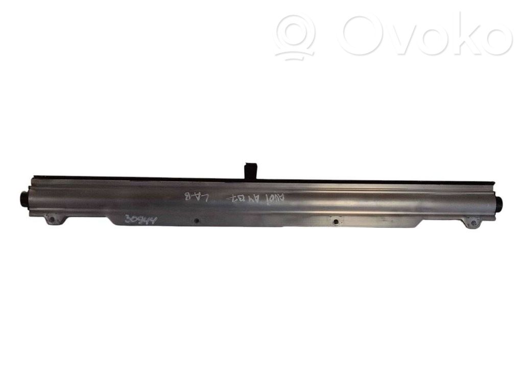 Aizmugurē logu aizkars