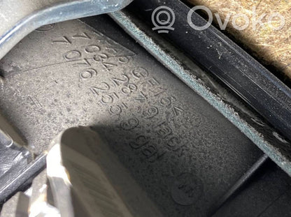 Apšuvums aizmugurējām durvīm