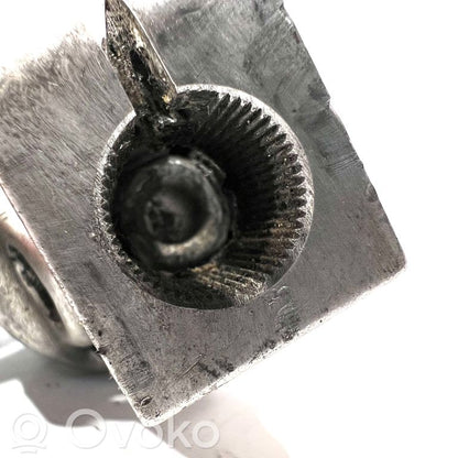 Stūresrata ass krustsavienojums