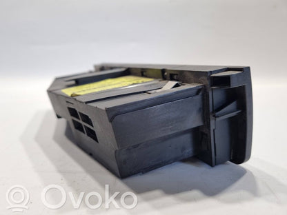 Gaisa kondicioniera / klimata kontroles / salona apsildes vadības bloks (salonā)