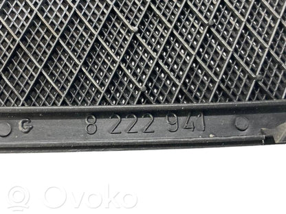 Aizmugurē skaļruņa dekoratīvā apdare