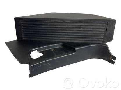 Kāju zonas sānu dekoratīvā apdare