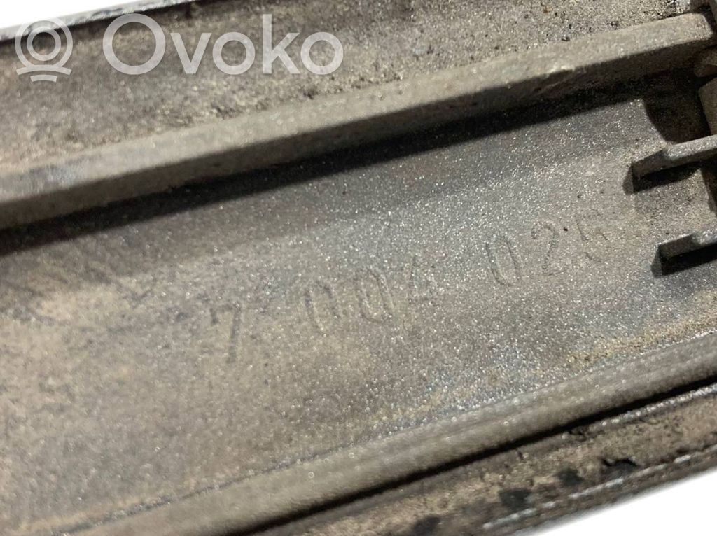 Aizmugurē durvju dekoratīvā apdare (moldings)