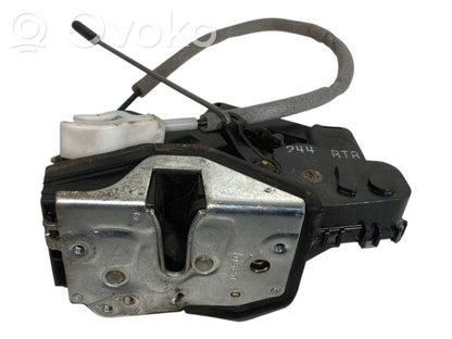 Priekšpusē slēdzene