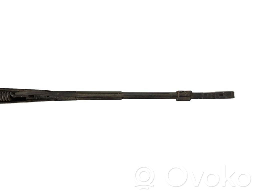 Aizmugurējā loga tīrītāja kājiņa