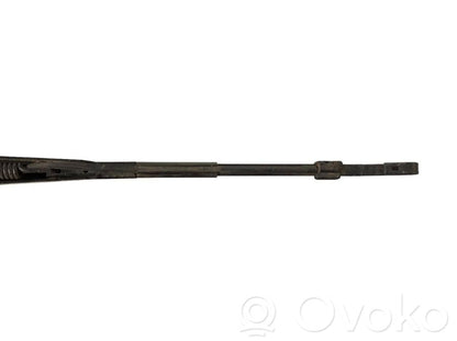 Aizmugurējā loga tīrītāja kājiņa