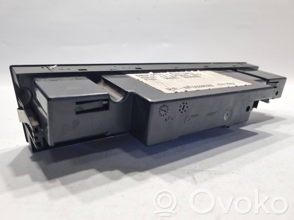 Gaisa kondicioniera / klimata kontroles / salona apsildes vadības bloks (salonā)