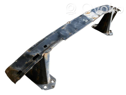 Priekšpusē bampera sija / balka