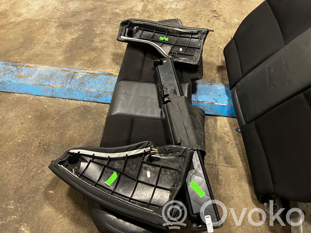 Aizmugurējais sēdeklis