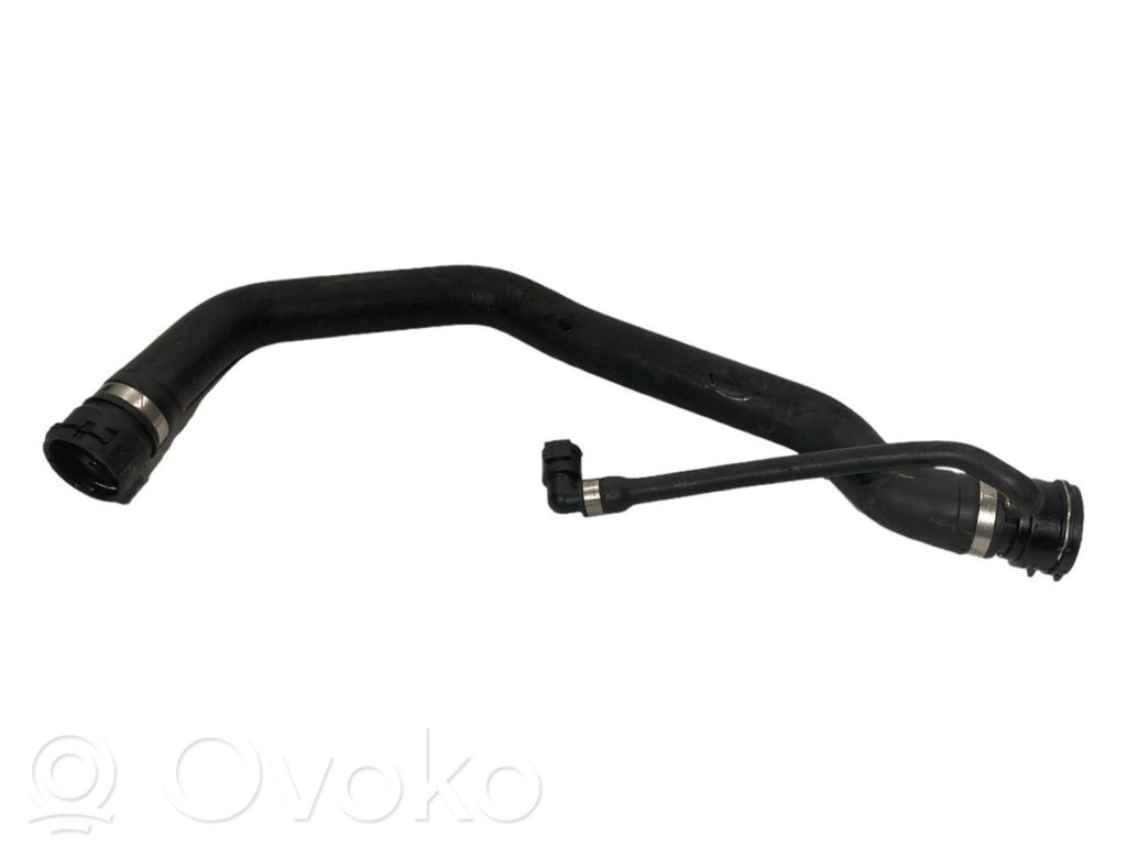 Caurulīte (-es) / šļūtene (-es)