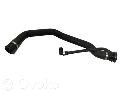 Caurulīte (-es) / šļūtene (-es)