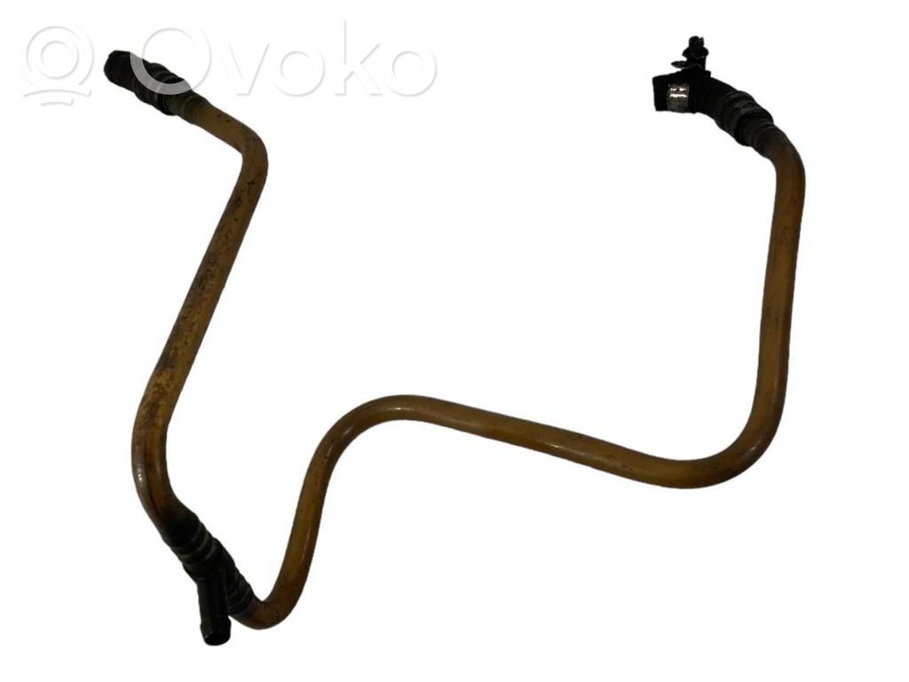 Degvielas caurulīte (-es)