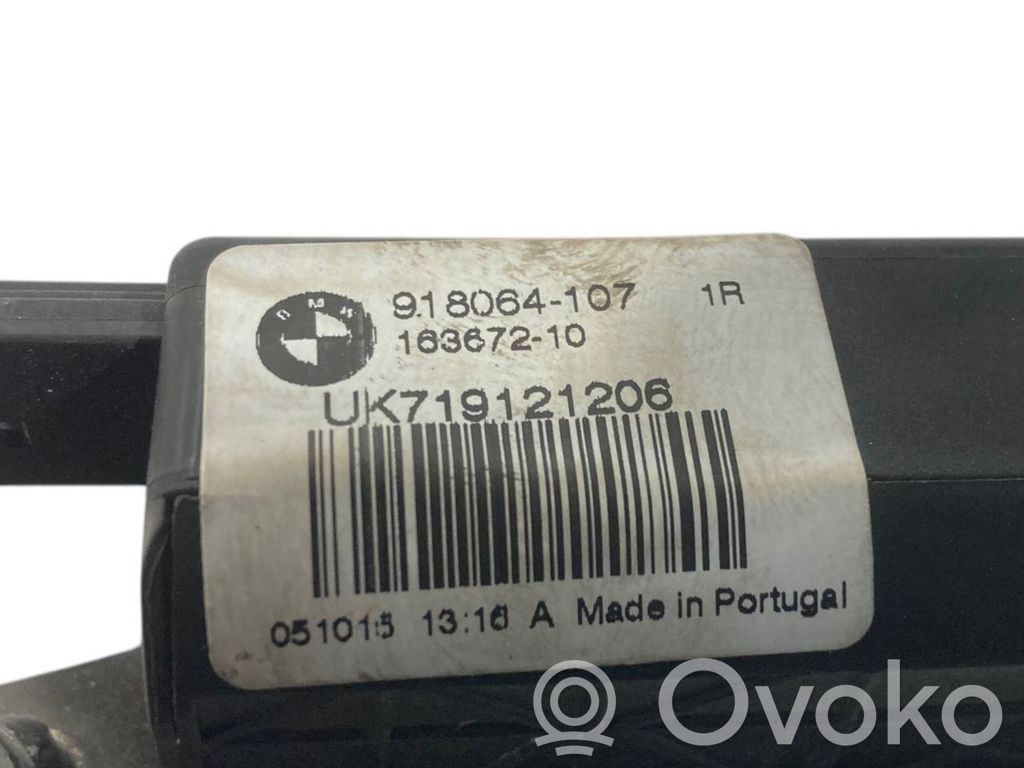 Aizmugurējā pārsega slēdzene