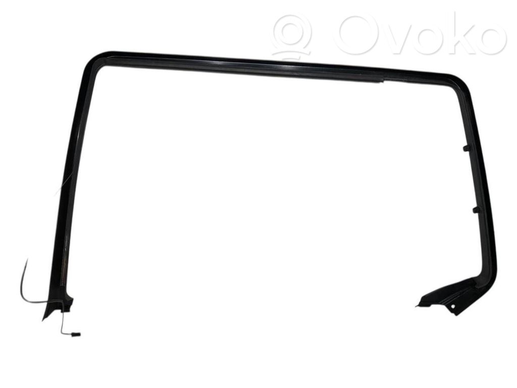 Apšuvums aizmugurējām durvīm