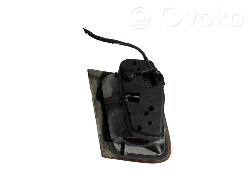 Taillight in the hood