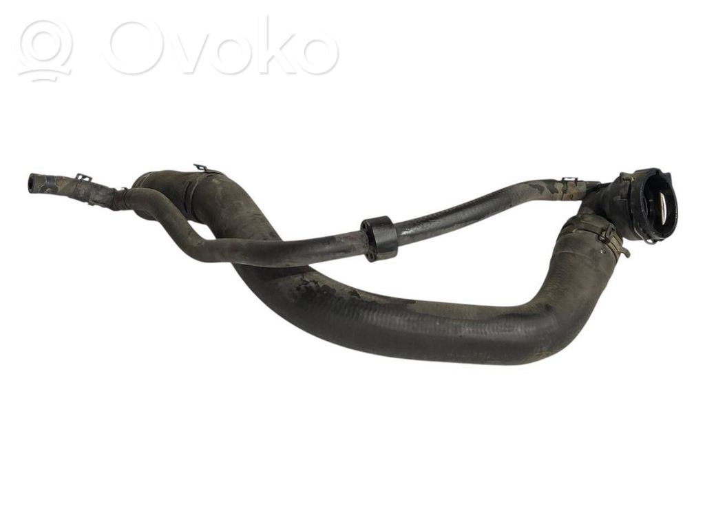 Caurulīte (-es) / šļūtene (-es)