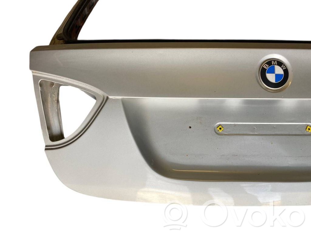 Задняя крышка (багажник)