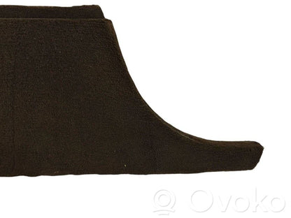 (B) statņa dekoratīvā apdare (apakšdaļa)