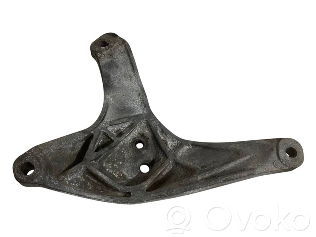 Engine mounting bracket