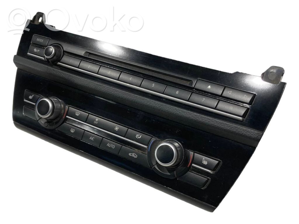 Air conditioning / climate control / interior heating control unit (in the passenger compartment)
