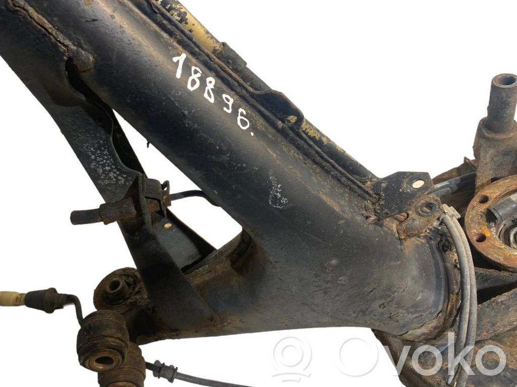 Aizmugurē riteņa rumbas vārpstas šarnīrs (stupica, capfa)