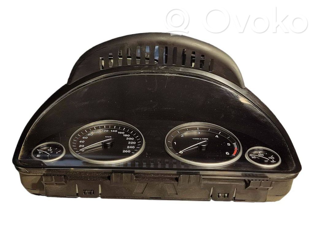 Speedometer (in the instrument panel)