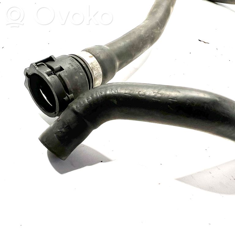 Caurulīte (-es) / šļūtene (-es)