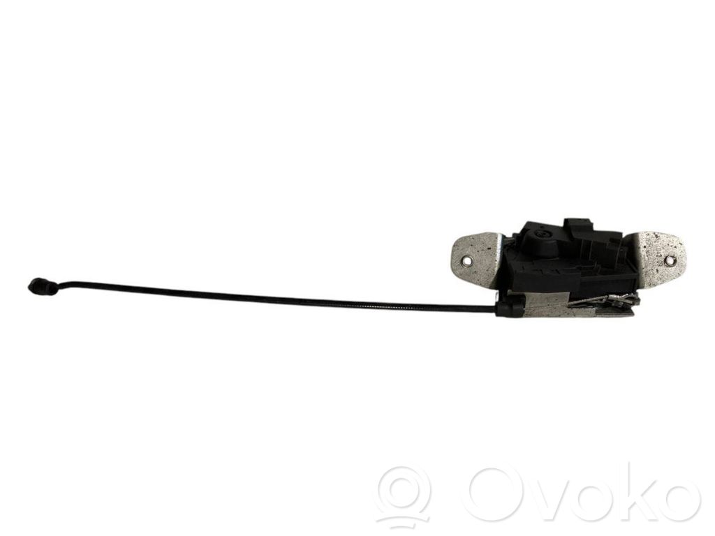 Aizmugurējā pārsega slēdzene