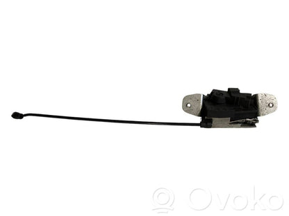 Aizmugurējā pārsega slēdzene