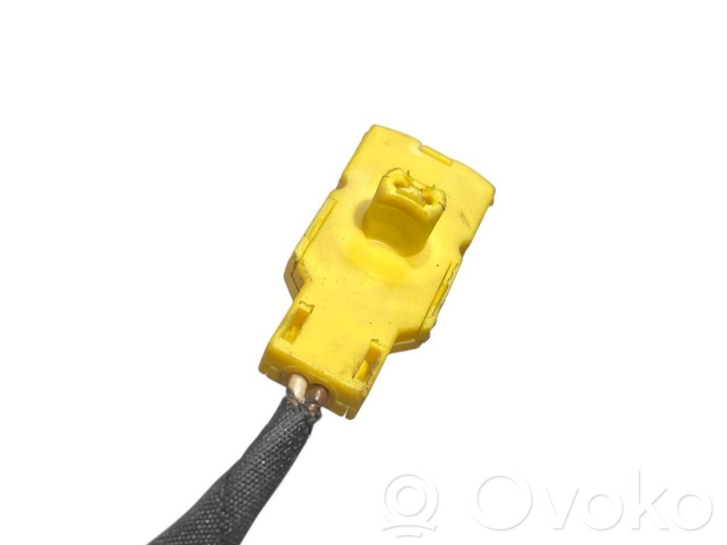 Priekšpusē slēdzene