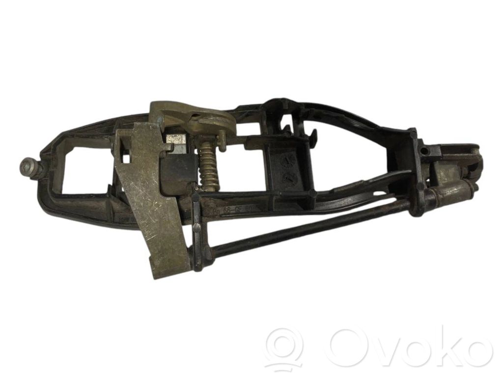 Aizmugurē turētājs / kronšteins ārējam atvēršanas rokturim