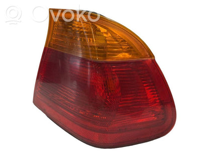 Aizmugurējais lukturis virsbūvē