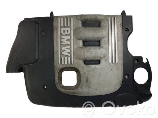 Dzinēja pārsegs (dekoratīva apdare)