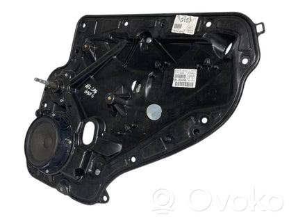 Aizmugurē elektriskais loga pacelšanas mehānisms bez motoriņa