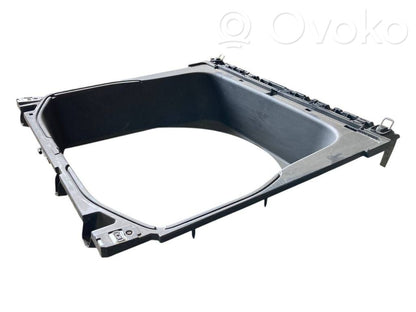 Bagāžnieka sānu apakšējās apdares panelis