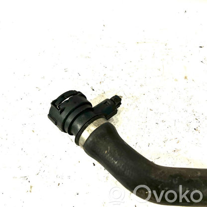 Caurulīte (-es) / šļūtene (-es)