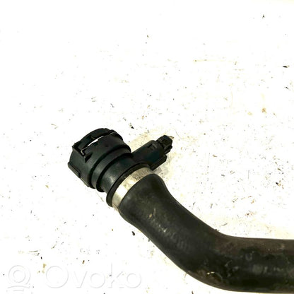 Caurulīte (-es) / šļūtene (-es)